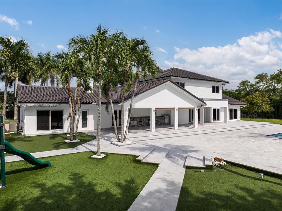 На продажу: $3,625,000 (5 спален, 4 ванн, 3854 Квадратных фут)