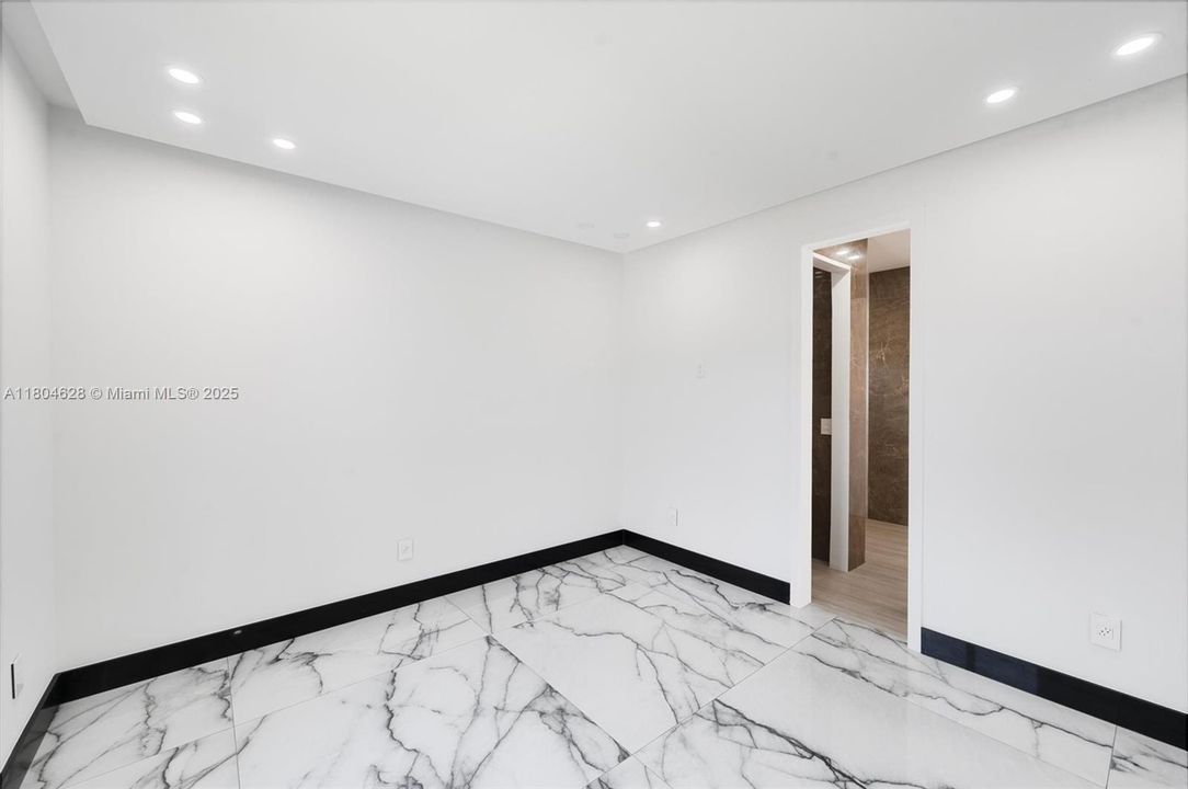 На продажу: $3,625,000 (5 спален, 4 ванн, 3854 Квадратных фут)