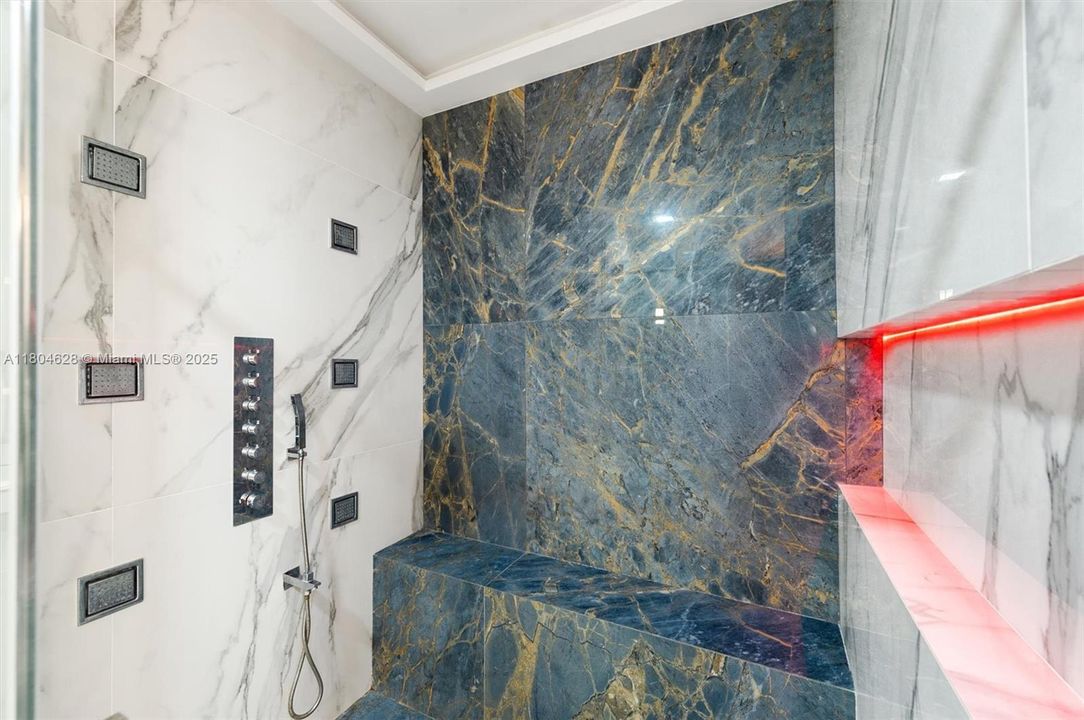 На продажу: $3,625,000 (5 спален, 4 ванн, 3854 Квадратных фут)