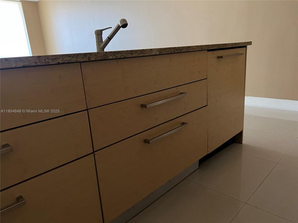 На продажу: $730,000 (2 спален, 1 ванн, 1086 Квадратных фут)