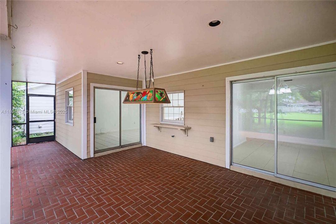 Recently Sold: $495,000 (3 beds, 2 baths, 1734 Square Feet)