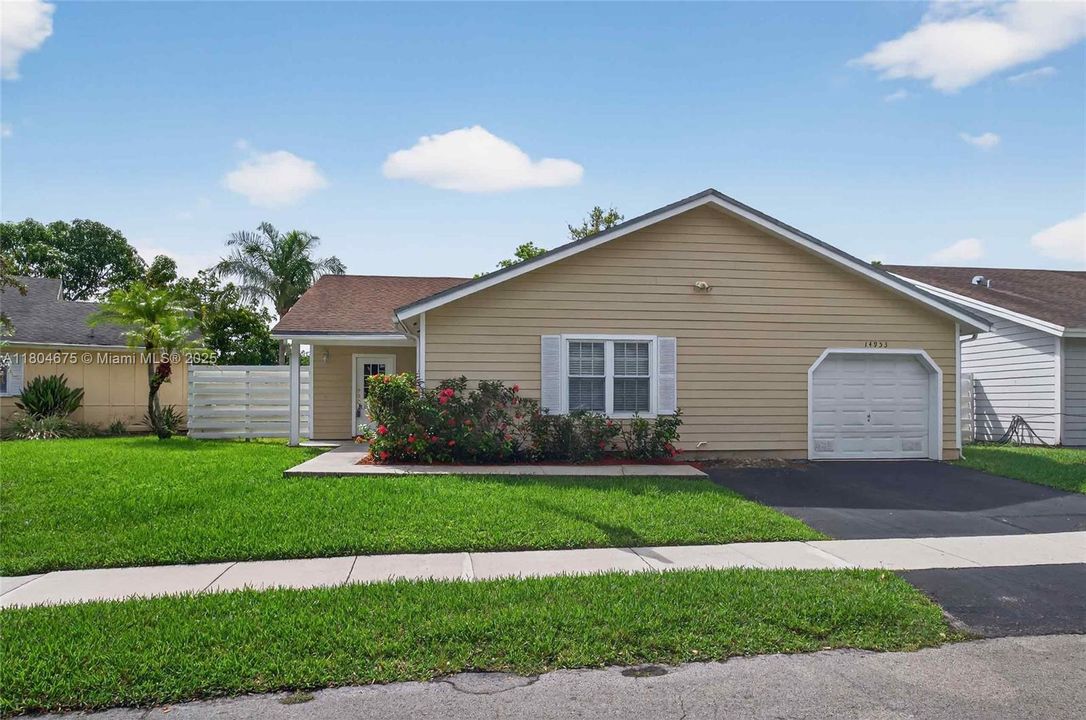 Recently Sold: $495,000 (3 beds, 2 baths, 1734 Square Feet)