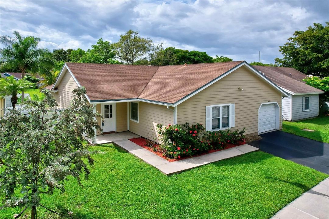 Recently Sold: $495,000 (3 beds, 2 baths, 1734 Square Feet)