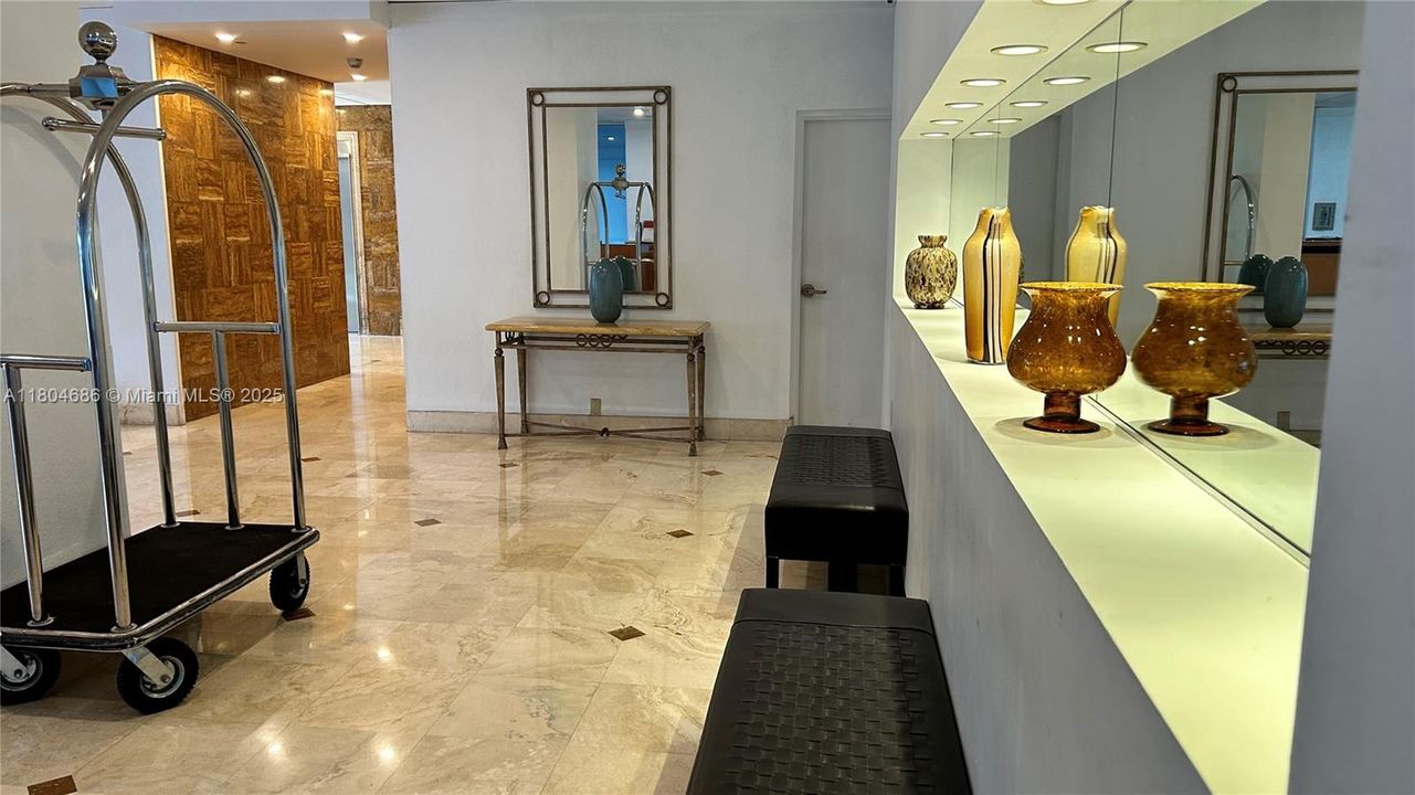 For Sale: $549,000 (1 beds, 1 baths, 804 Square Feet)