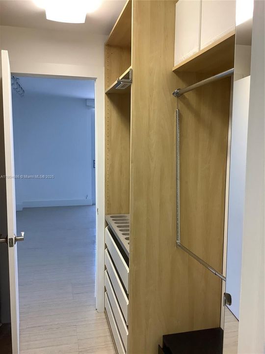 For Sale: $549,000 (1 beds, 1 baths, 804 Square Feet)