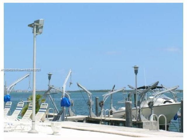 For Sale: $549,000 (1 beds, 1 baths, 804 Square Feet)