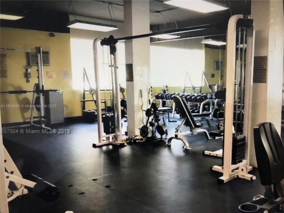 For Sale: $549,000 (1 beds, 1 baths, 804 Square Feet)