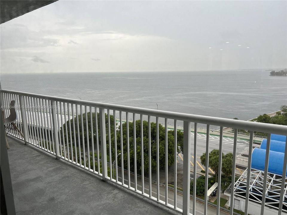 For Sale: $549,000 (1 beds, 1 baths, 804 Square Feet)