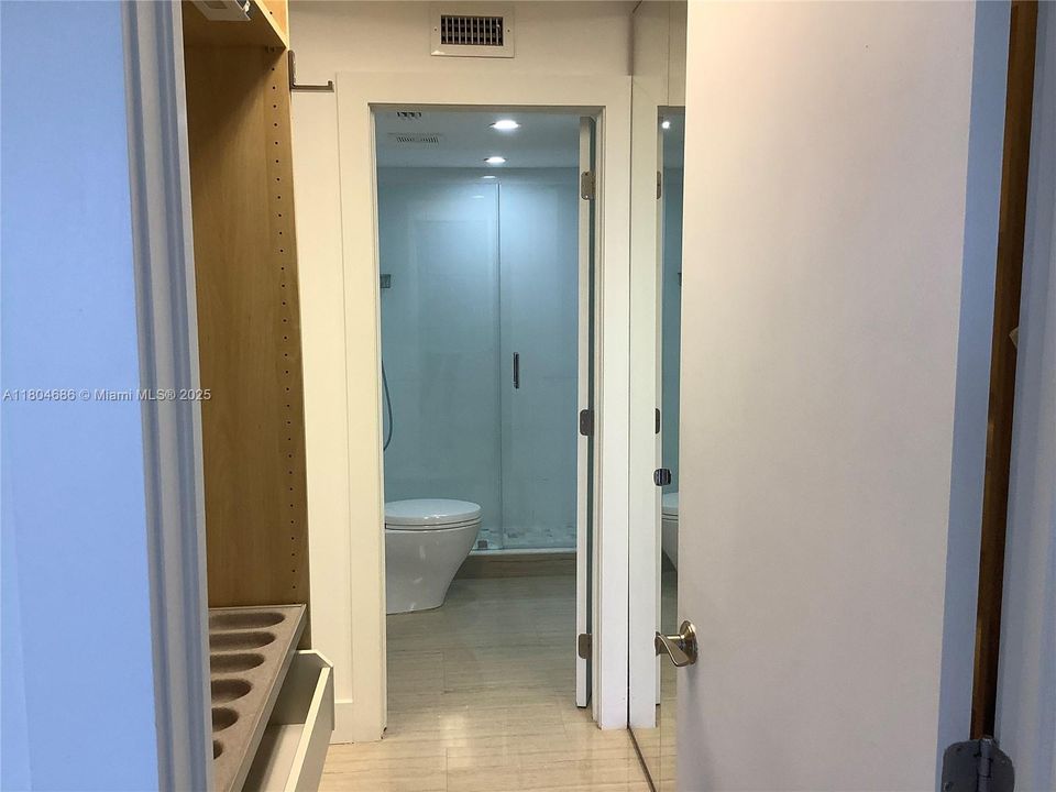 For Sale: $549,000 (1 beds, 1 baths, 804 Square Feet)