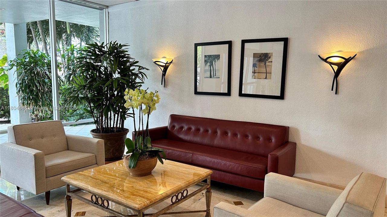 For Sale: $549,000 (1 beds, 1 baths, 804 Square Feet)