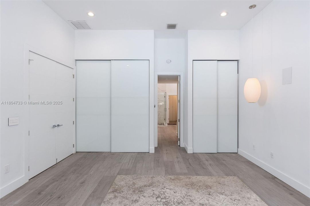 Recently Sold: $899,000 (4 beds, 4 baths, 2684 Square Feet)