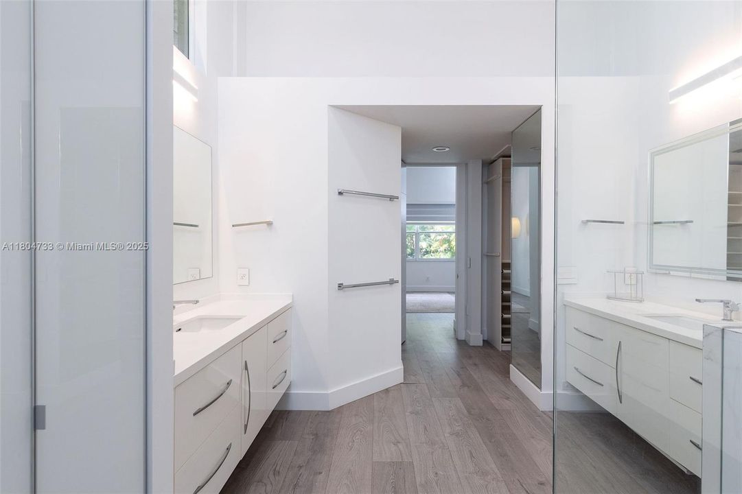 Recently Sold: $899,000 (4 beds, 4 baths, 2684 Square Feet)