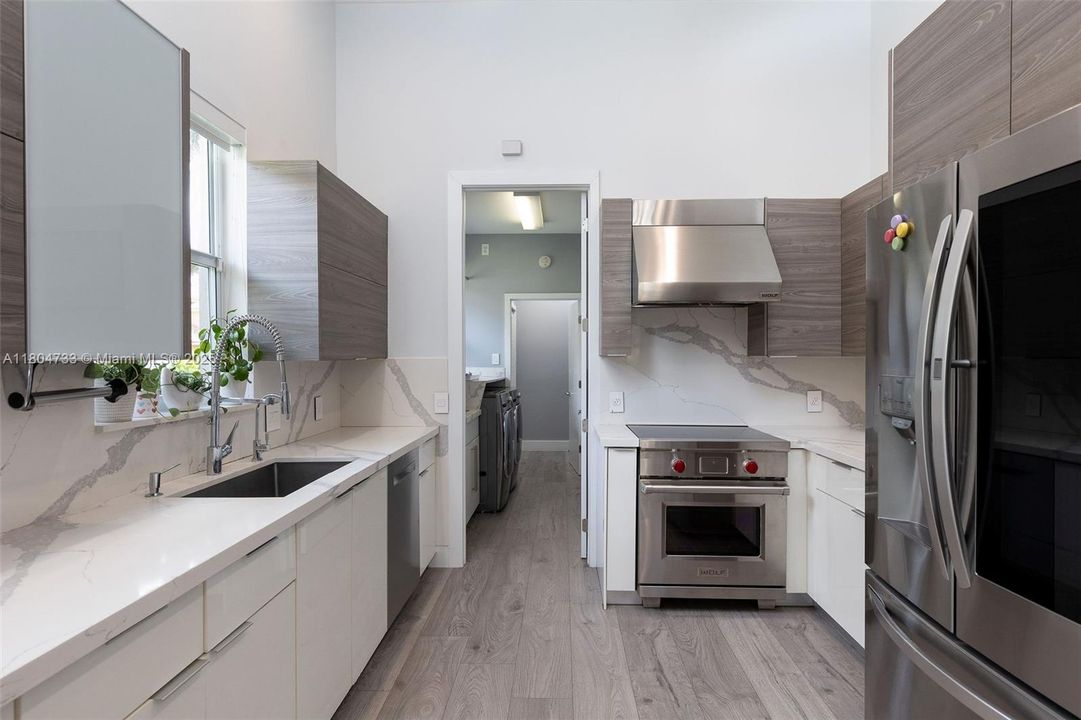 Recently Sold: $899,000 (4 beds, 4 baths, 2684 Square Feet)