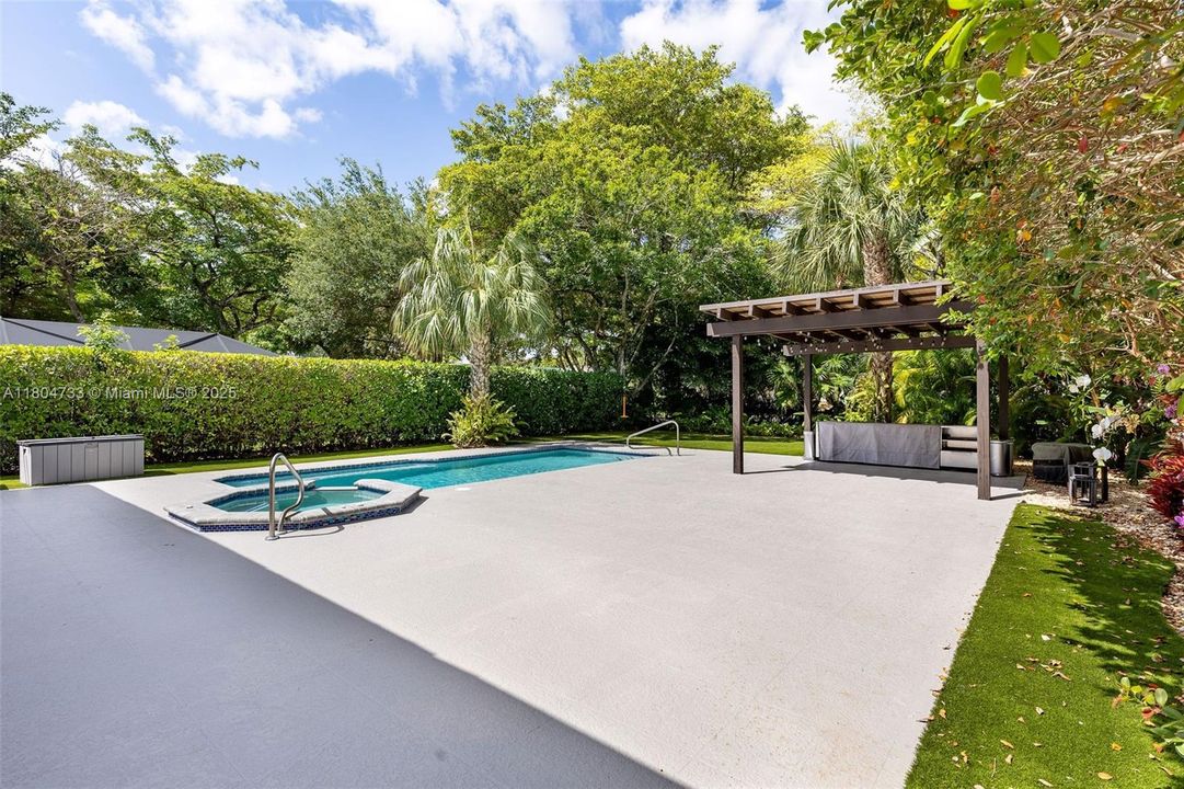 Recently Sold: $899,000 (4 beds, 4 baths, 2684 Square Feet)