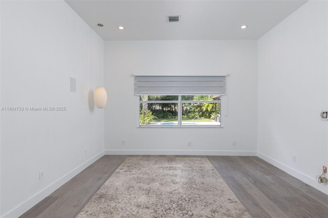 Recently Sold: $899,000 (4 beds, 4 baths, 2684 Square Feet)