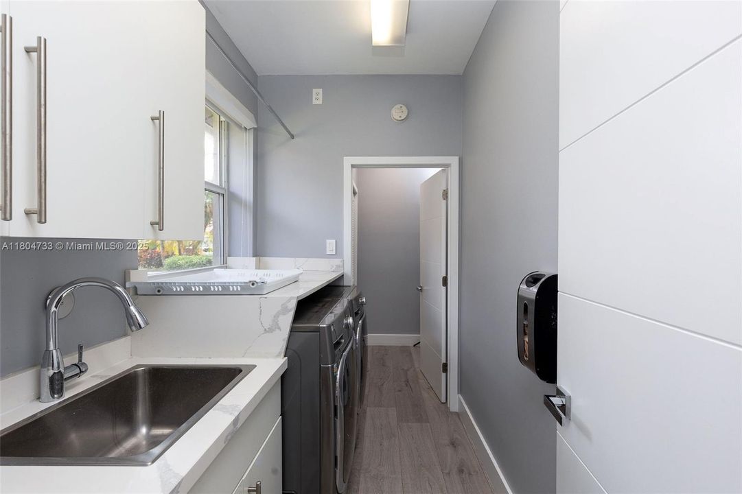 Recently Sold: $899,000 (4 beds, 4 baths, 2684 Square Feet)