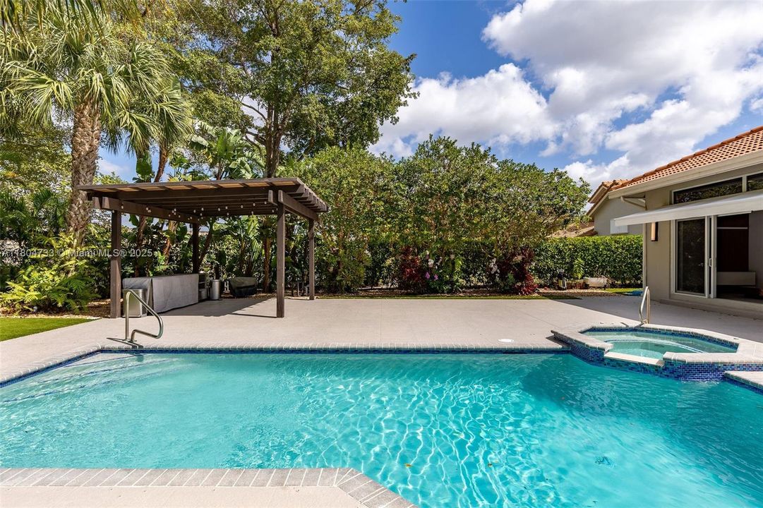 Recently Sold: $899,000 (4 beds, 4 baths, 2684 Square Feet)