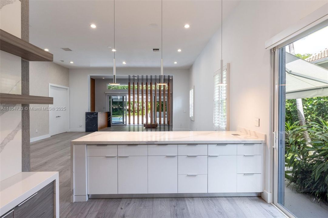 Recently Sold: $899,000 (4 beds, 4 baths, 2684 Square Feet)