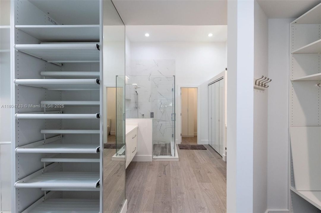 Recently Sold: $899,000 (4 beds, 4 baths, 2684 Square Feet)