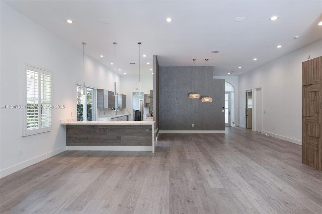 Recently Sold: $899,000 (4 beds, 4 baths, 2684 Square Feet)