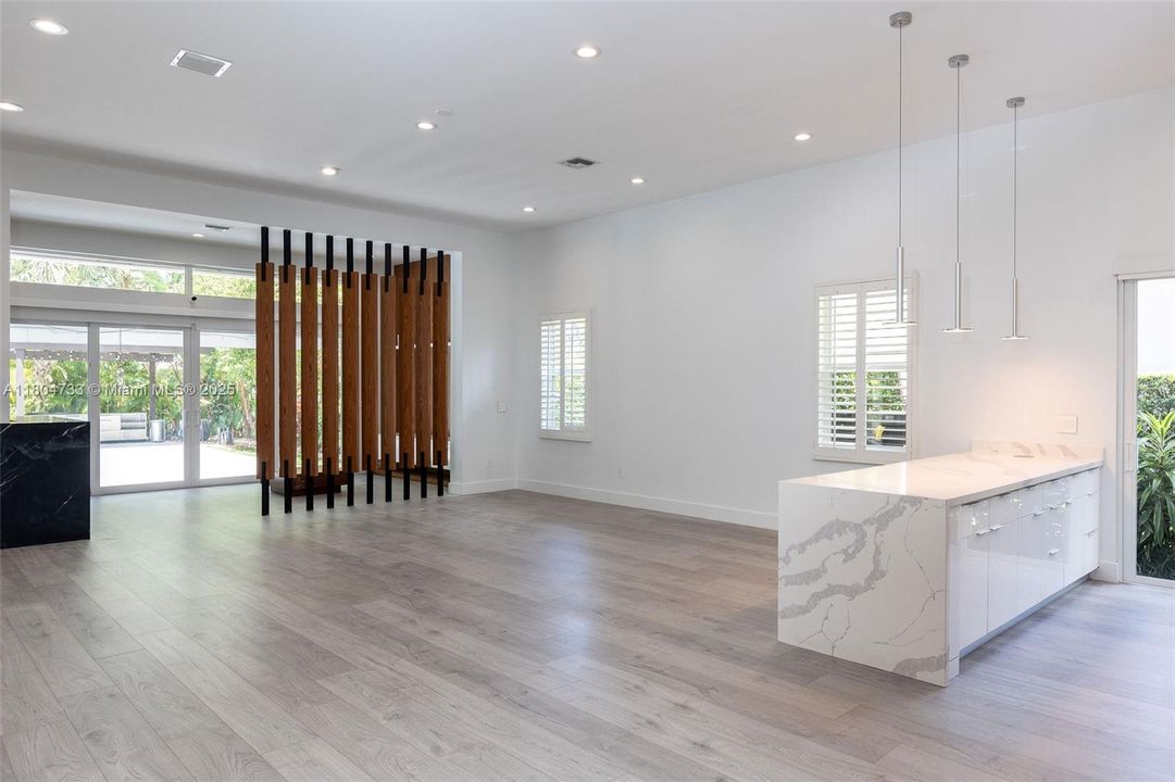 Recently Sold: $899,000 (4 beds, 4 baths, 2684 Square Feet)