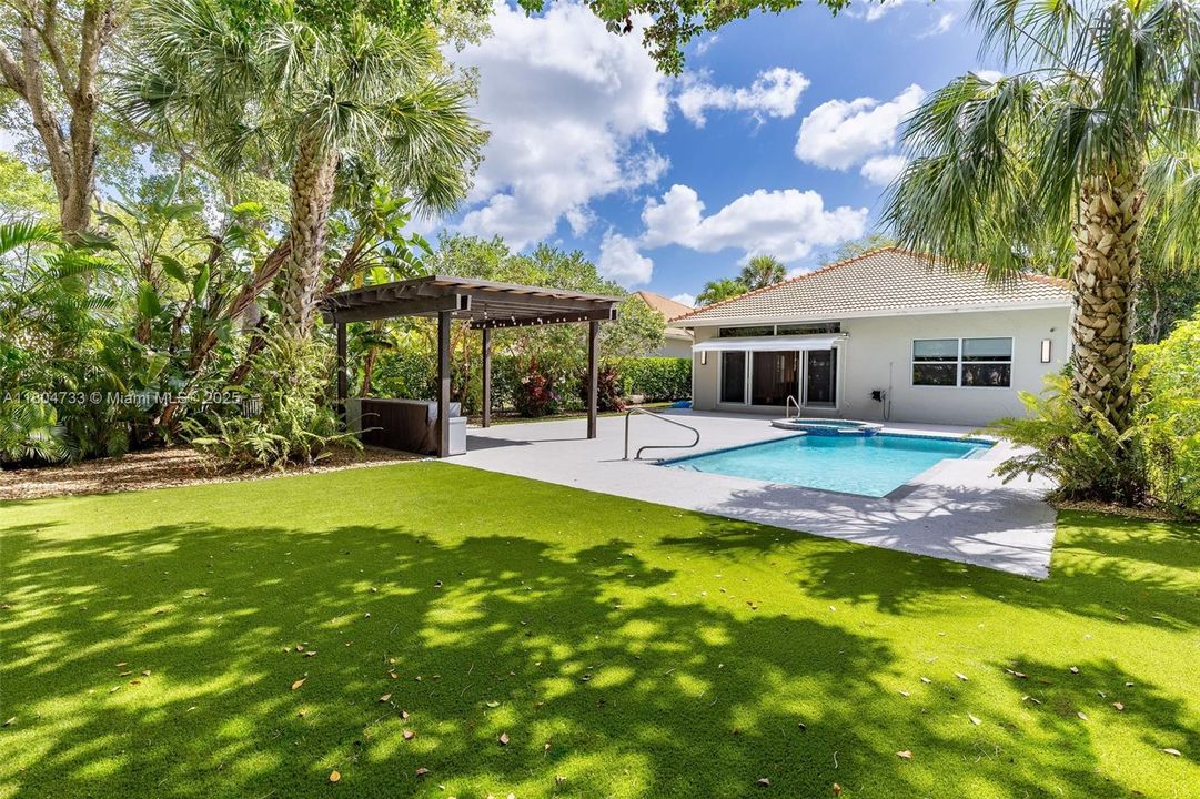 Recently Sold: $899,000 (4 beds, 4 baths, 2684 Square Feet)