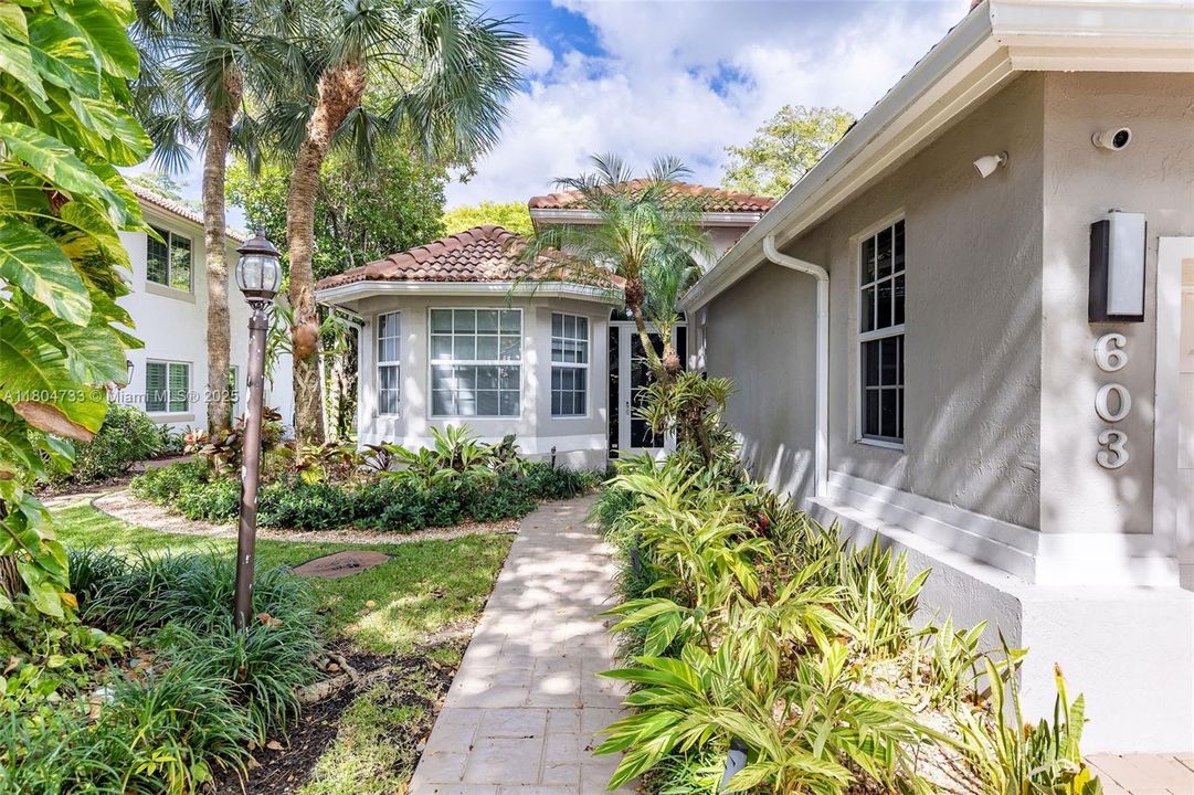 Recently Sold: $899,000 (4 beds, 4 baths, 2684 Square Feet)