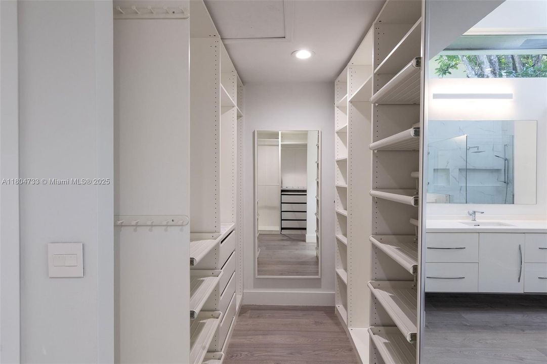 Recently Sold: $899,000 (4 beds, 4 baths, 2684 Square Feet)