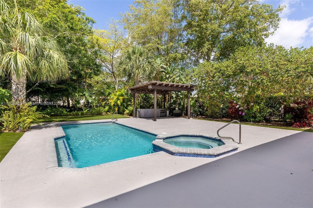 Recently Sold: $899,000 (4 beds, 4 baths, 2684 Square Feet)