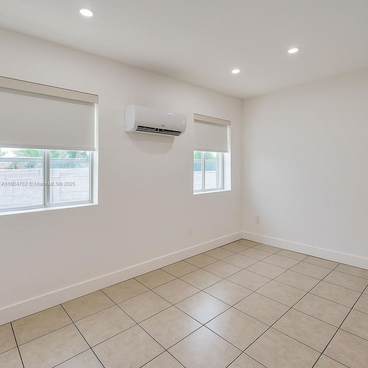 Recently Sold: $100,000 (1 beds, 1 baths, 465 Square Feet)