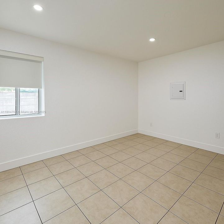 Recently Sold: $100,000 (1 beds, 1 baths, 465 Square Feet)