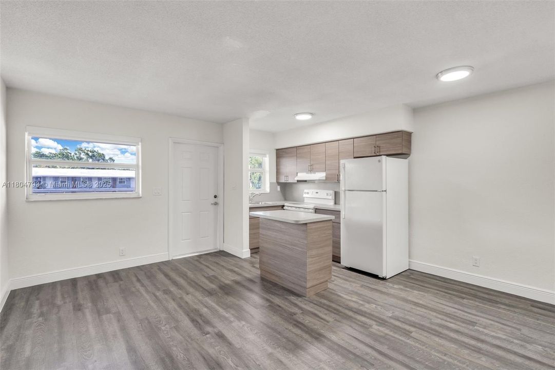 最近租的: $1,700 (1 贝兹, 1 浴室, 5314 平方英尺)