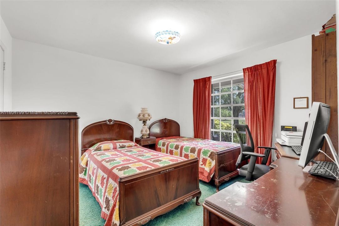 Recently Sold: $2,150,000 (5 beds, 3 baths, 3703 Square Feet)