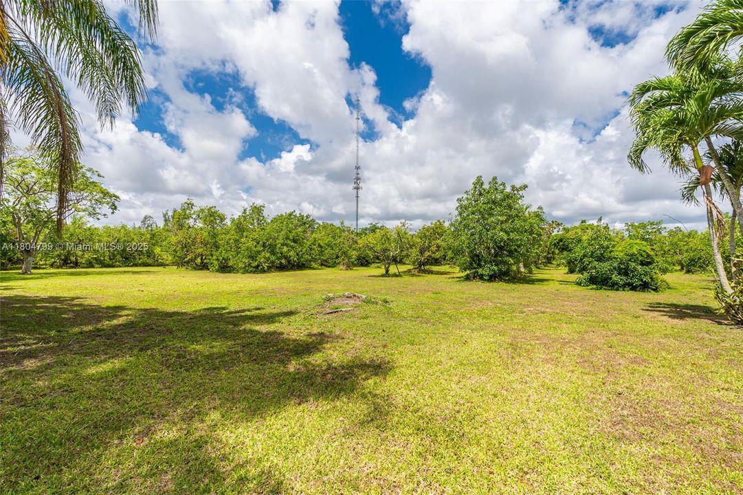 Recently Sold: $2,150,000 (5 beds, 3 baths, 3703 Square Feet)