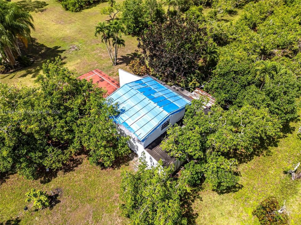 Recently Sold: $2,150,000 (5 beds, 3 baths, 3703 Square Feet)