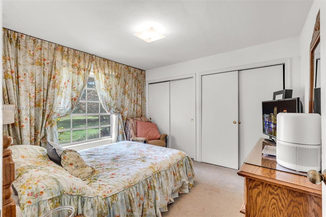 Recently Sold: $2,150,000 (5 beds, 3 baths, 3703 Square Feet)