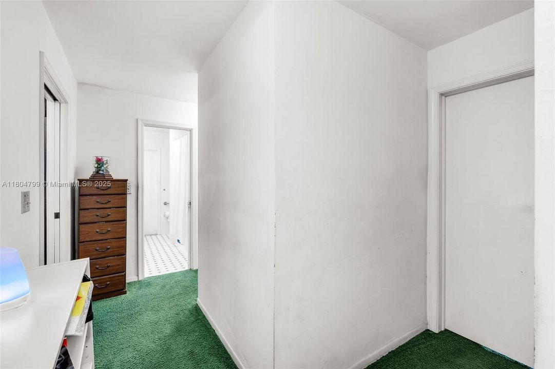 Recently Sold: $2,150,000 (5 beds, 3 baths, 3703 Square Feet)