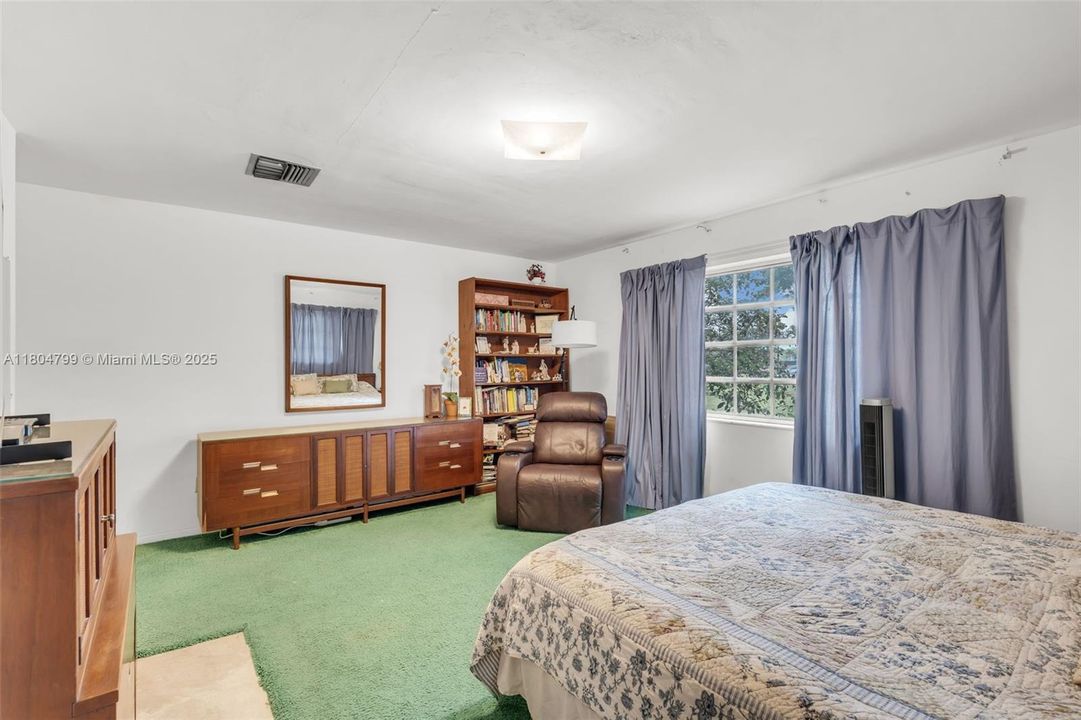 Recently Sold: $2,150,000 (5 beds, 3 baths, 3703 Square Feet)