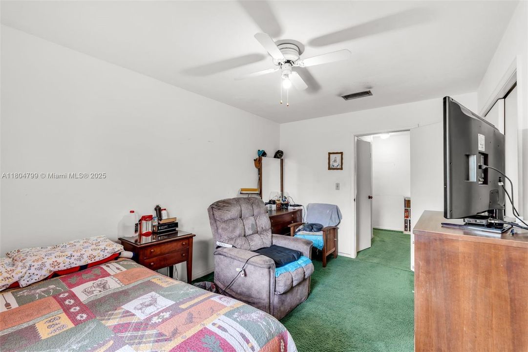 Recently Sold: $2,150,000 (5 beds, 3 baths, 3703 Square Feet)