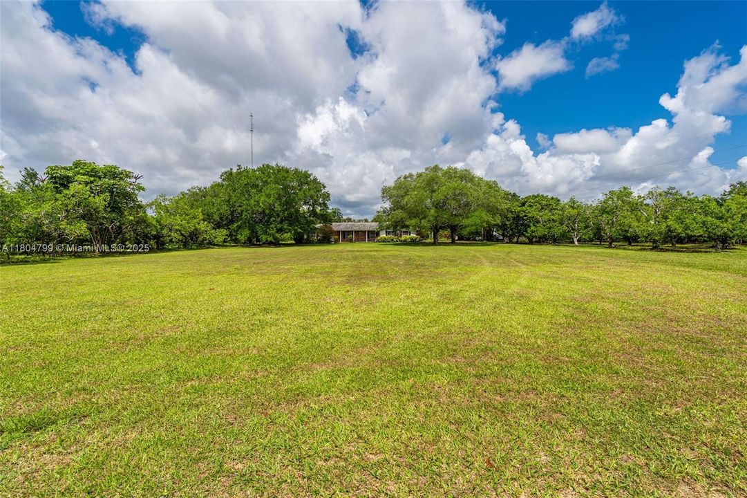 Recently Sold: $2,150,000 (5 beds, 3 baths, 3703 Square Feet)