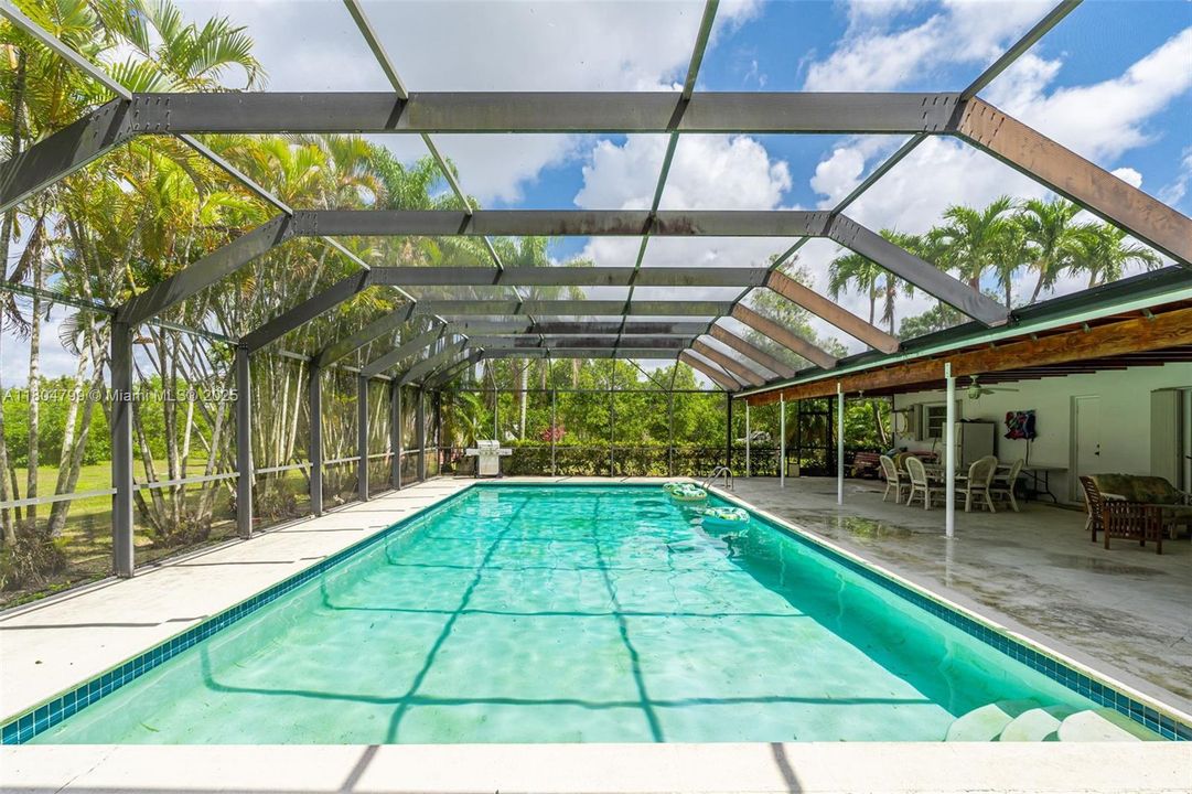 Recently Sold: $2,150,000 (5 beds, 3 baths, 3703 Square Feet)