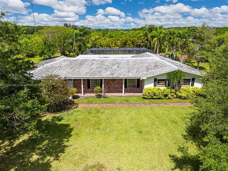 Recently Sold: $2,150,000 (5 beds, 3 baths, 3703 Square Feet)