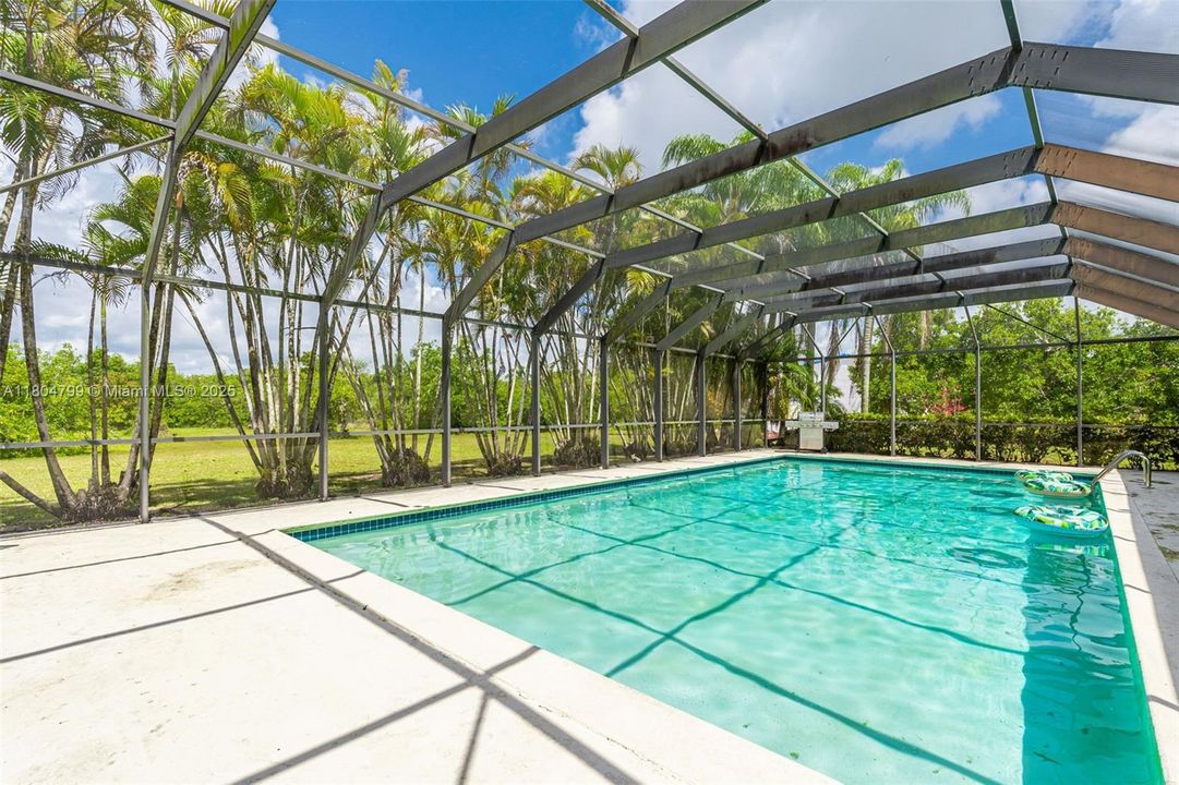 Recently Sold: $2,150,000 (5 beds, 3 baths, 3703 Square Feet)