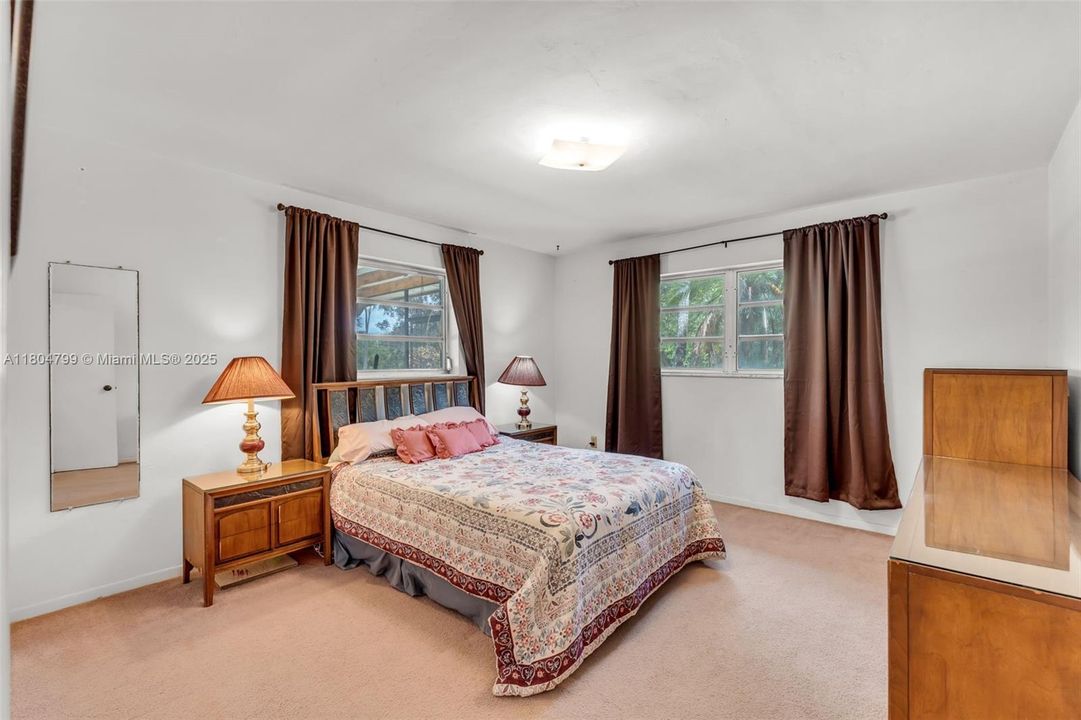 Recently Sold: $2,150,000 (5 beds, 3 baths, 3703 Square Feet)