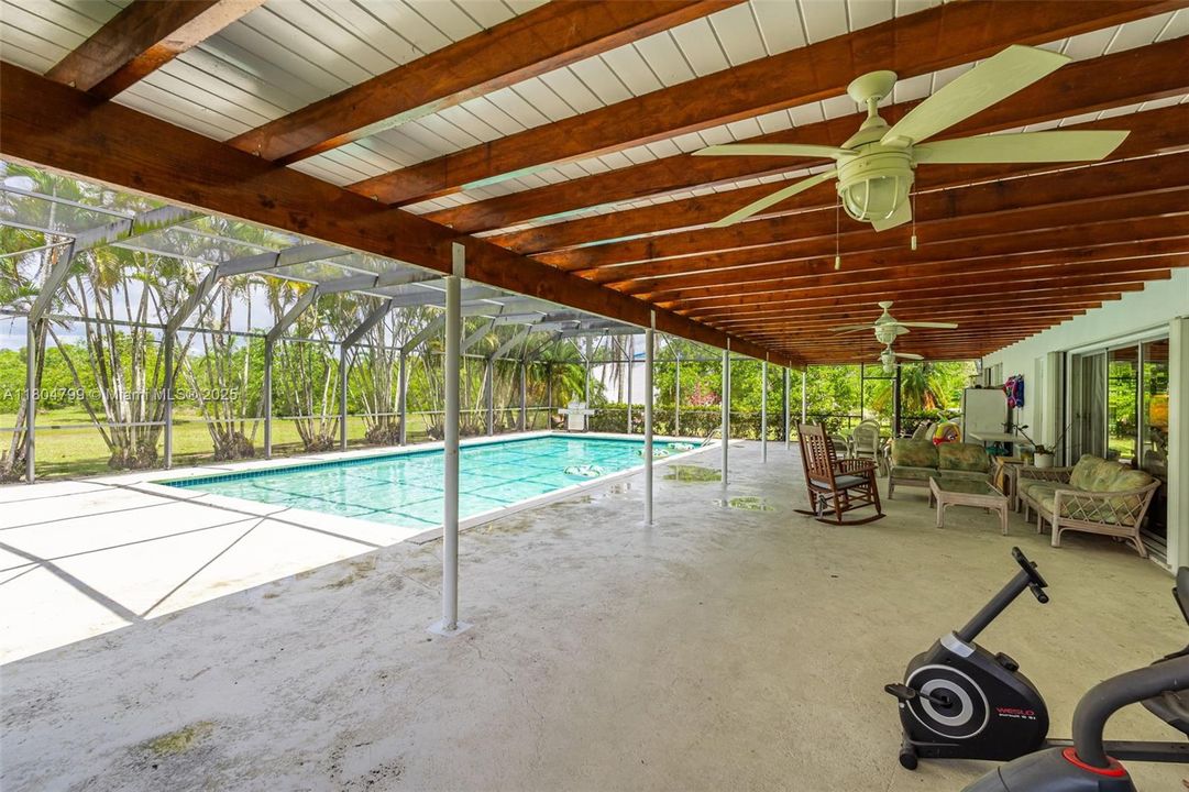 Recently Sold: $2,150,000 (5 beds, 3 baths, 3703 Square Feet)