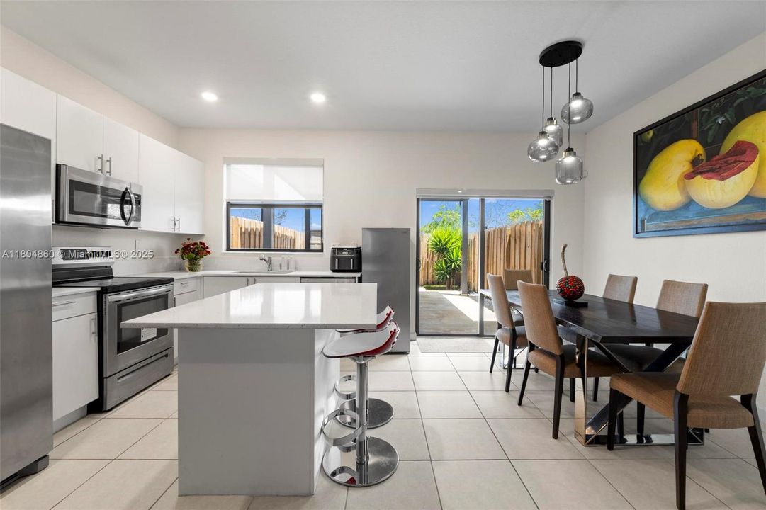 Recently Sold: $395,000 (3 beds, 3 baths, 1328 Square Feet)