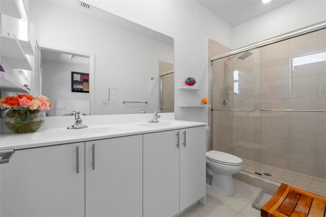 Recently Sold: $395,000 (3 beds, 3 baths, 1328 Square Feet)