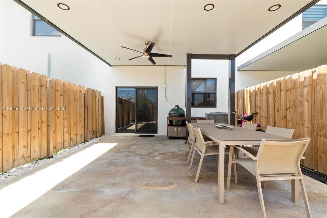 Recently Sold: $395,000 (3 beds, 3 baths, 1328 Square Feet)