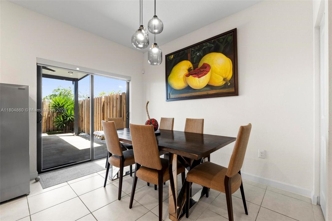 Recently Sold: $395,000 (3 beds, 3 baths, 1328 Square Feet)