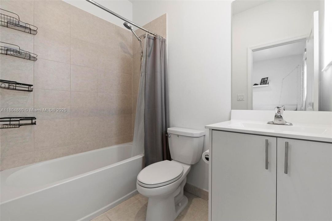 Recently Sold: $395,000 (3 beds, 3 baths, 1328 Square Feet)